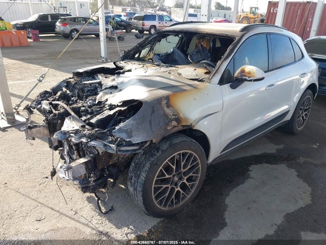 Porsche Macan 2017 WP1AB2A55HLB15500 Image 2