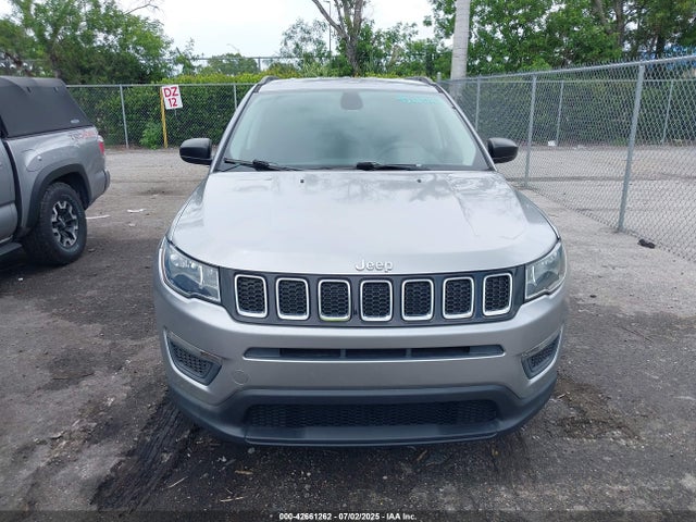 3C4NJCAB9JT318935 Jeep Compass