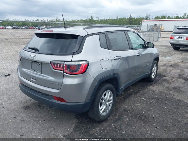 3C4NJCAB9JT318935 Jeep Compass