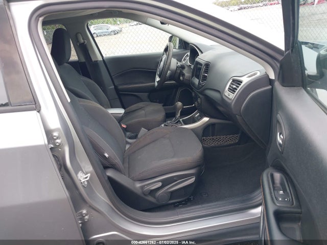 3C4NJCAB9JT318935 Jeep Compass
