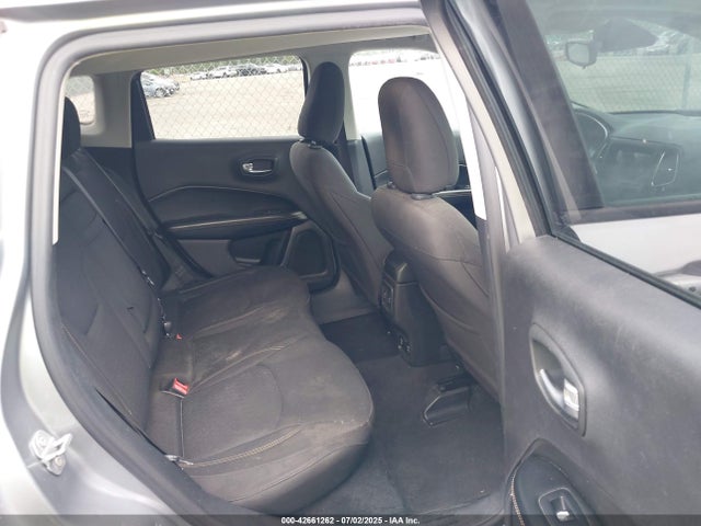3C4NJCAB9JT318935 Jeep Compass