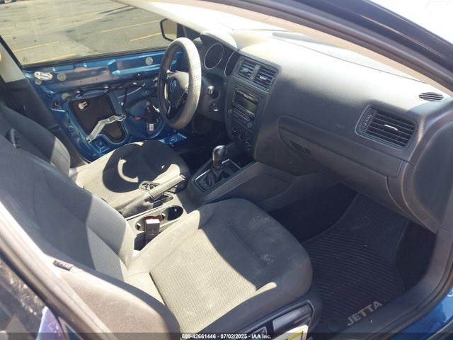 3VW2K7AJ7FM249112 Volkswagen 2015
