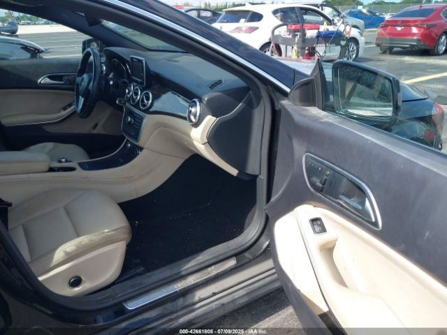 2014 MERCEDES-BENZ CLA 250 WDDSJ4EB6EN064745 Photo 4