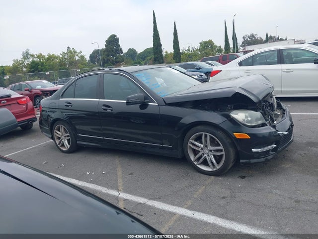 WDDGF4HB8EA940242 Mercedes-Benz C-Class