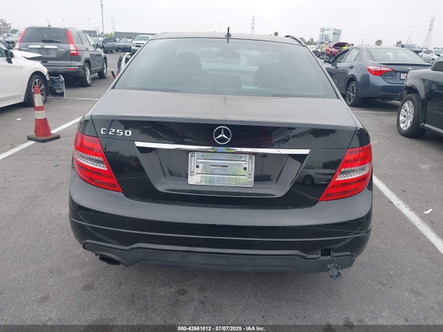 WDDGF4HB8EA940242 Mercedes-Benz C-Class