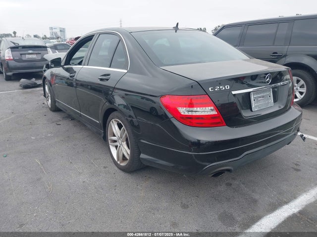 WDDGF4HB8EA940242 Mercedes-Benz C-Class
