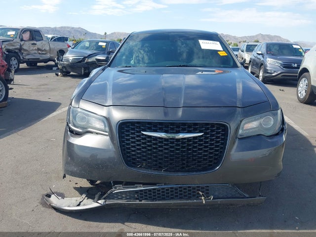2C3CCABG2KH562831 Chrysler 300