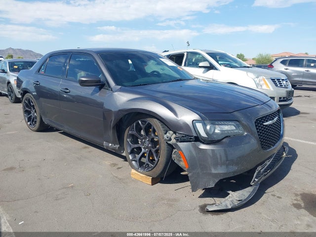 2C3CCABG2KH562831 Chrysler 300