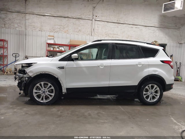 1FMCU9G90HUB90733 Ford 2017