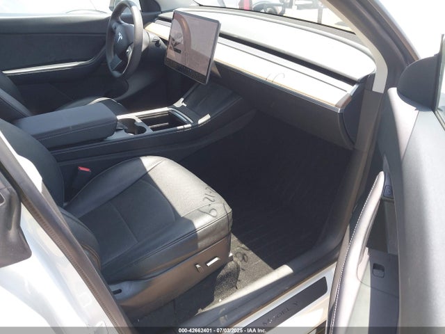 5YJYGDEEXMF298770 Tesla 2021