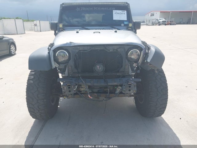 1C4HJWFG1FL718588 Jeep Wrangler