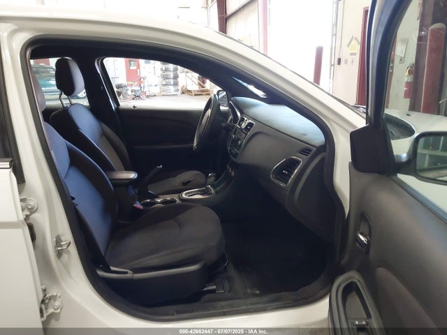 1C3CCBAB0EN230278 Chrysler 200