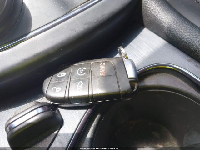 1C3CCCDG8GN119784 Chrysler 2016