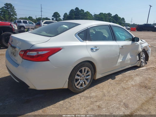 1N4AL3AP5GN318997 Nissan 2016