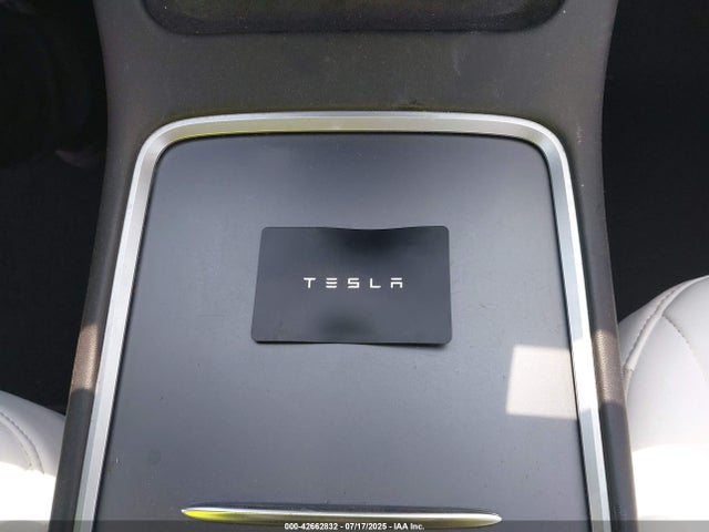 7SAYGDEE6NF345975 Tesla Model Y