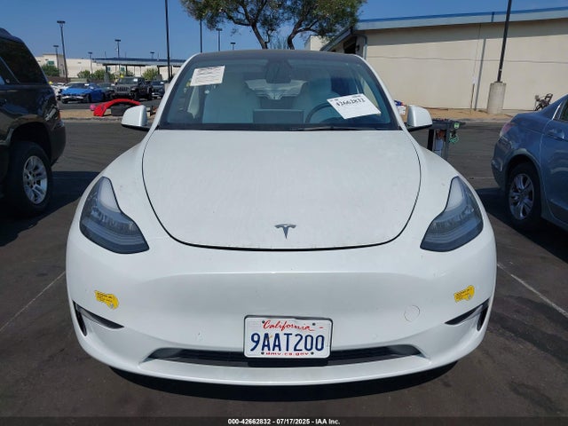 7SAYGDEE6NF345975 Tesla Model Y