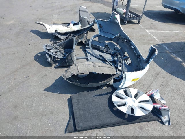 7SAYGDEE6NF345975 Tesla Model Y