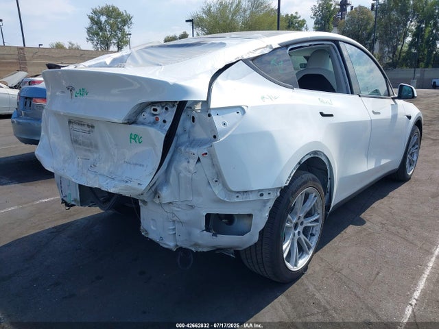 7SAYGDEE6NF345975 Tesla Model Y