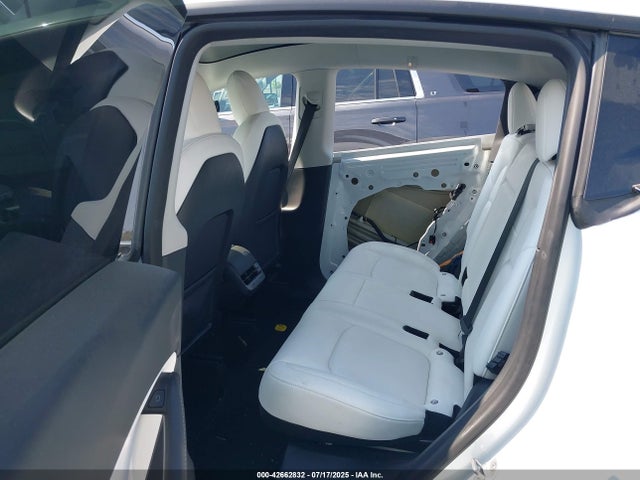 7SAYGDEE6NF345975 Tesla Model Y