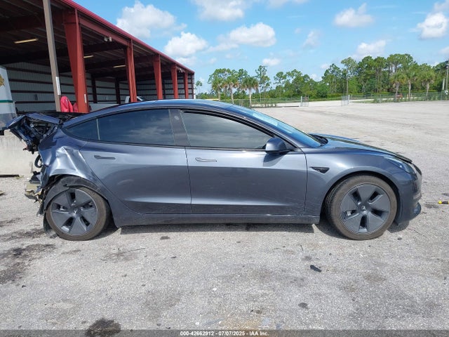 5YJ3E1EB2NF124391 Tesla MODEL 3