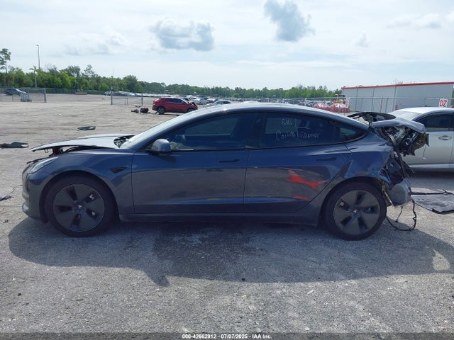 5YJ3E1EB2NF124391 Tesla MODEL 3