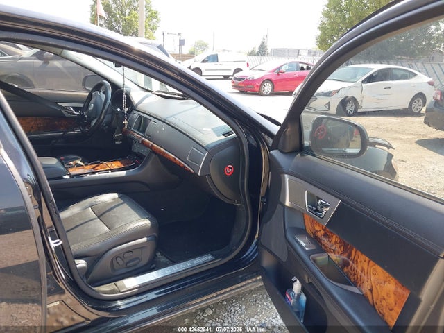 2011 JAGUAR XF SAJWA0FB0BLS02470 Photo 4