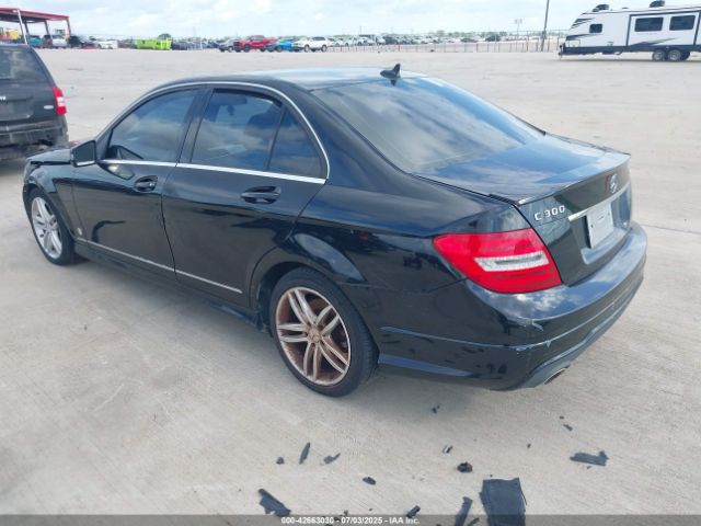 2013 MERCEDES-BENZ C 300 WDDGF8AB0DR296995 Photo 2