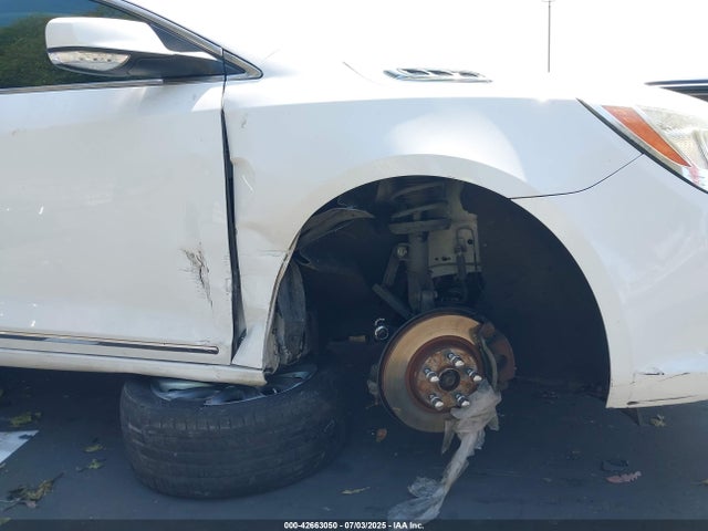 1G4GB5G36FF133563 Buick lfx