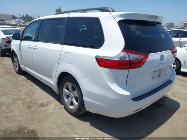2017 TOYOTA SIENNA 5TDKZ3DC3HS783912 Photo 2