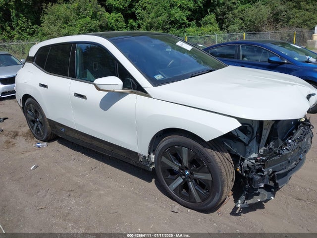 WB533CF00PCL52030 BMW Ix