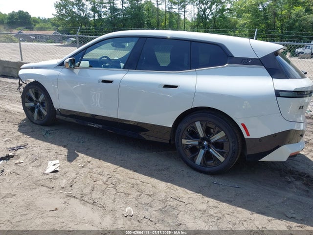 WB533CF00PCL52030 BMW Ix