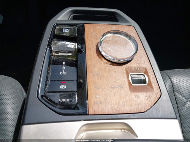 WB533CF00PCL52030 BMW Ix