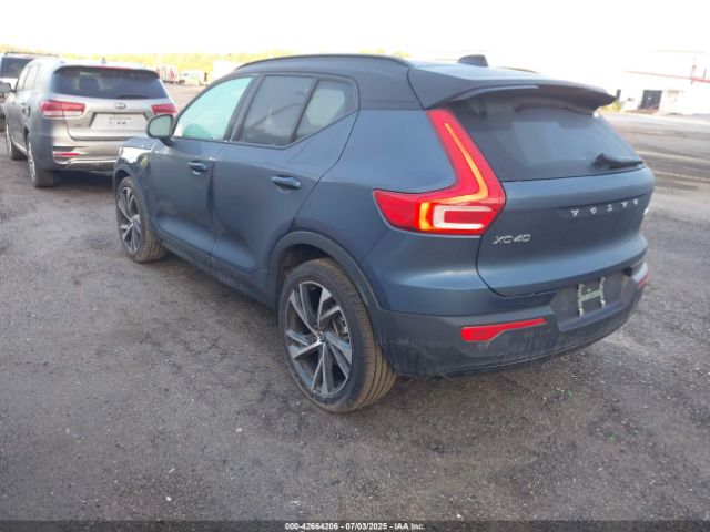 2022 VOLVO XC40 YV4162UM7N2642168 Photo 2