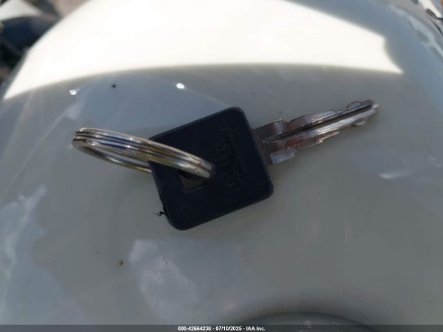 2012 HARLEY-DAVIDSON XL883 1HD4CR215CC446357 Photo 10