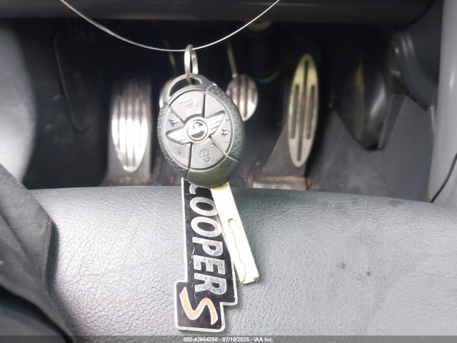2006 MINI COOPER S WMWRE33596TN25810 Photo 10