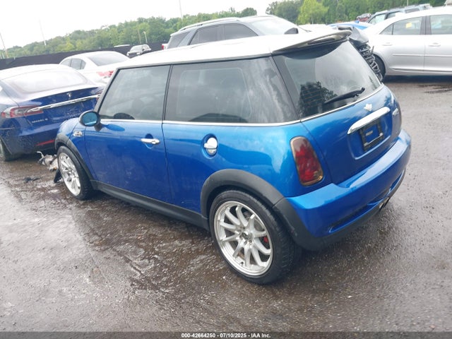 2006 MINI COOPER S WMWRE33596TN25810 Photo 2