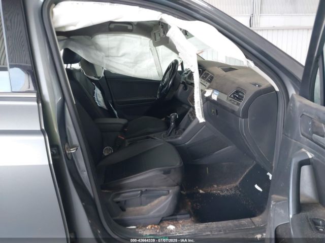 2018 VOLKSWAGEN TIGUAN 3VV3B7AXXJM213579 Photo 4