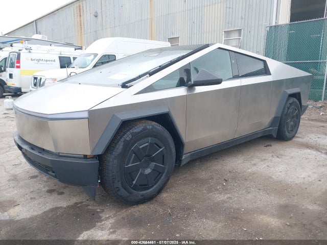 Tesla Cybertruck 2024 7G2CEHEDXRA054357 Image 2