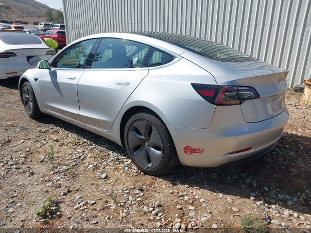 2018 TESLA MODEL 3 5YJ3E1EA0JF042256 Photo 2
