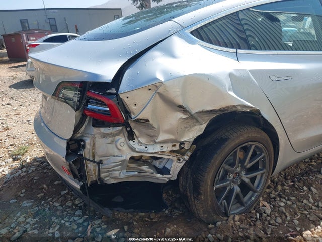 2018 TESLA MODEL 3 5YJ3E1EA0JF042256 Photo 5