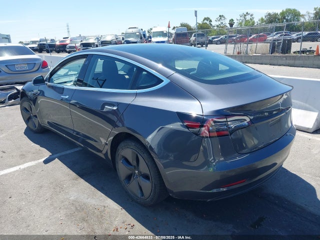 2018 TESLA MODEL 3 5YJ3E1EA9JF052817 Photo 2