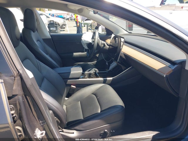 2018 TESLA MODEL 3 5YJ3E1EA9JF052817 Photo 4