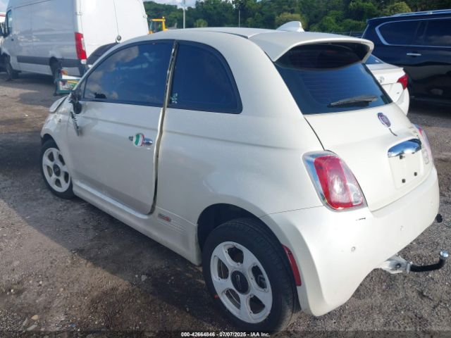 2015 FIAT 500E 3C3CFFGE1FT717765 Photo 2