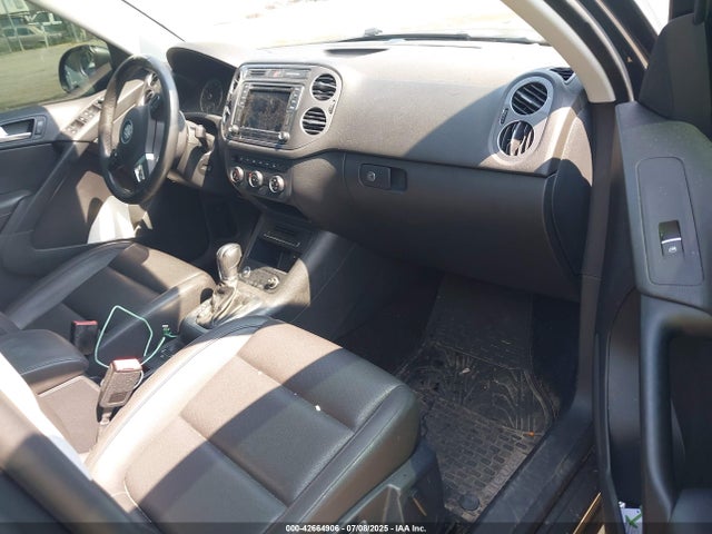WVGBV7AX6GW607215 Volkswagen Tiguan