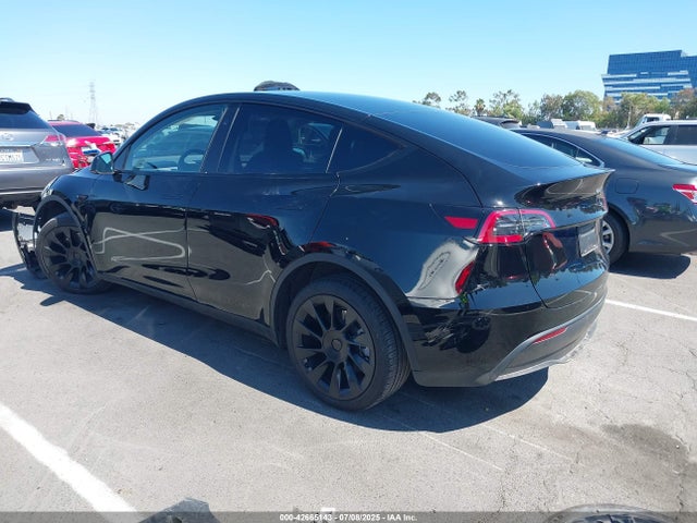 2023 TESLA MODEL Y 7SAYGDEE9PF906589 Photo 2