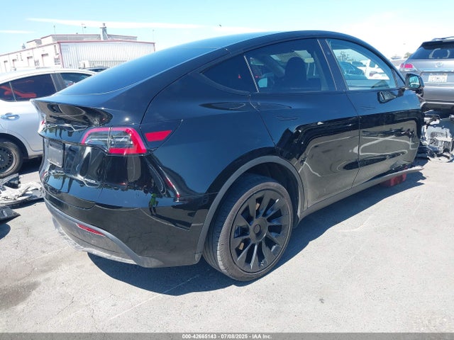 2023 TESLA MODEL Y 7SAYGDEE9PF906589 Photo 3