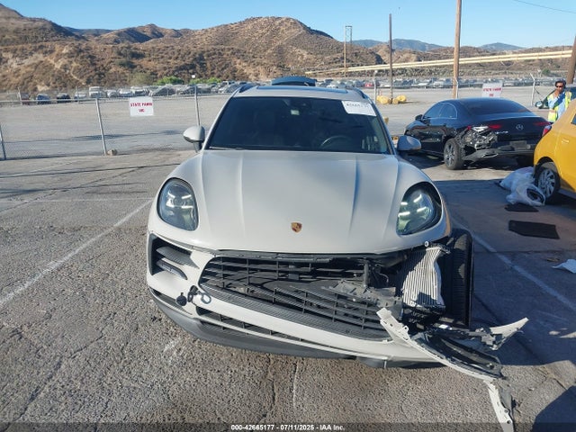 Porsche Macan 2020 WP1AB2A59LLB31305 Image 12