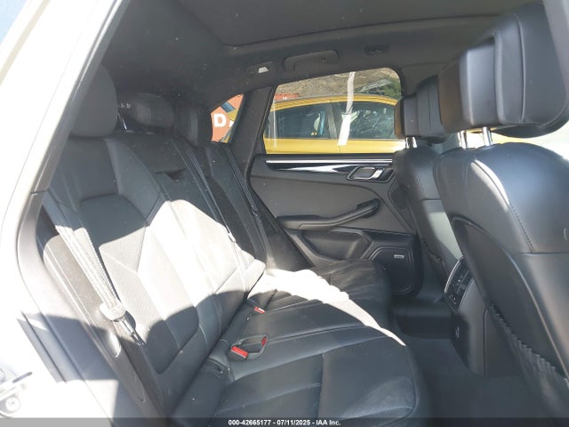 Porsche Macan 2020 WP1AB2A59LLB31305 Image 8