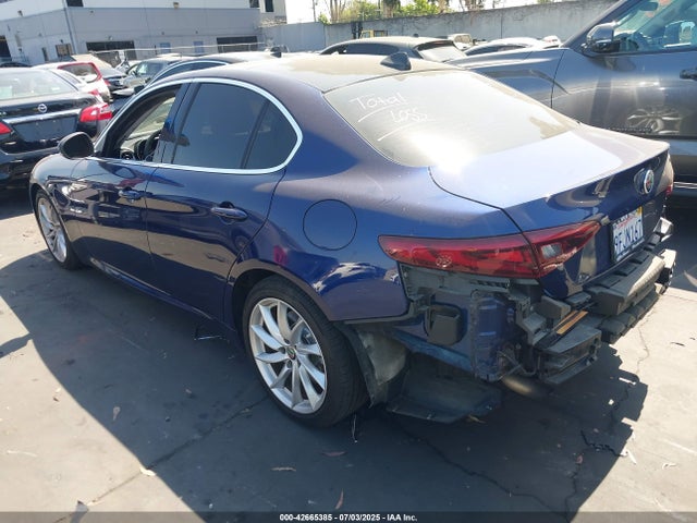 Alfa Romeo 2018 2018 ZARFAEBN3J7590786 Image 3
