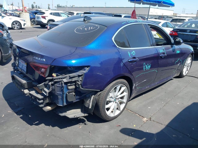 Alfa Romeo 2018 2018 ZARFAEBN3J7590786 Image 4